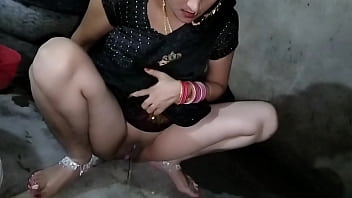 Indian Beutifull bhabhi gonzo Urinating dark-hued saree