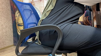 Arab lady in hijab drains thru her undies while working