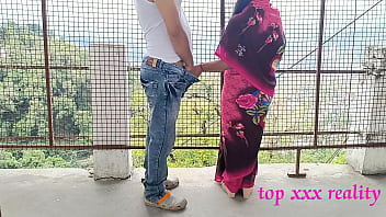 Hard-core Bengali sizzling bhabhi awesome outdoor hookup in pinkish saree with clever thief! Hard-core Hindi web series hookup Last Sequence 2022