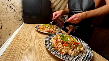 Jaw-dropping cooking. Bare faggot chef is cooking rice noodle with chicken and vegetables