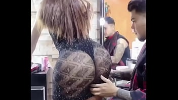 ESTILISTA  CORTANDO EL CABELLO CON FINAL FELIZ Pornography