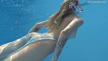 Mimi Cica yet again showcases how cool she can swim