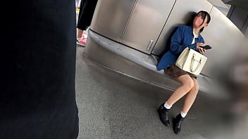 A nymph (in her 20s) with lengthy shiny ebony hair wanders around town at　Shibuya [neat and clean / ebony hair / pigtail / mini-skirt / moist gams / magnificent gams